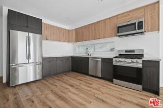662 N Mariposa Ave #1-2 - Photo 4 of 8