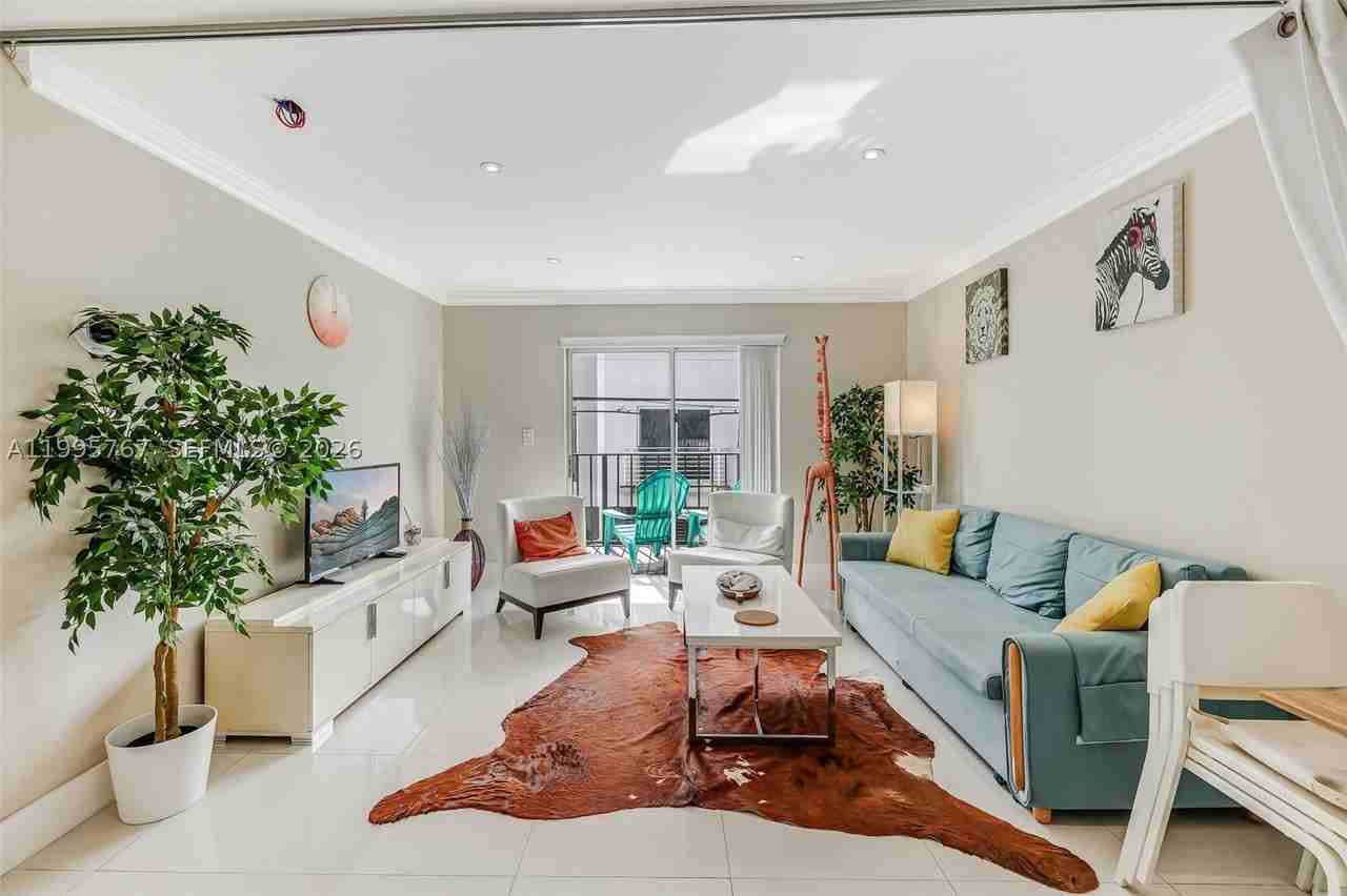 618 Euclid Ave #204