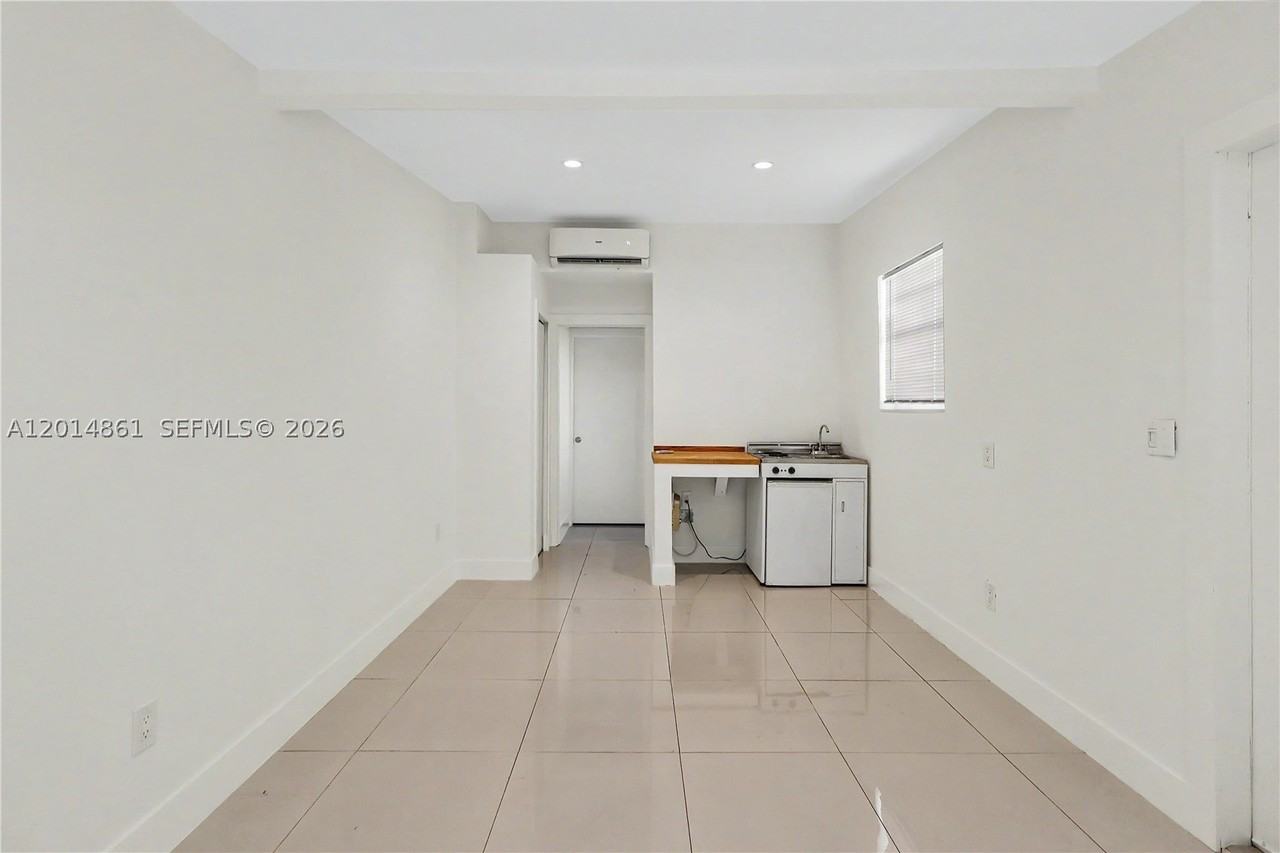 10710 Sw 43rd Ln #1 - Photo 3 of 11