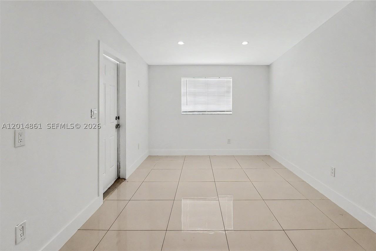 10710 Sw 43rd Ln #1 - Photo 4 of 11