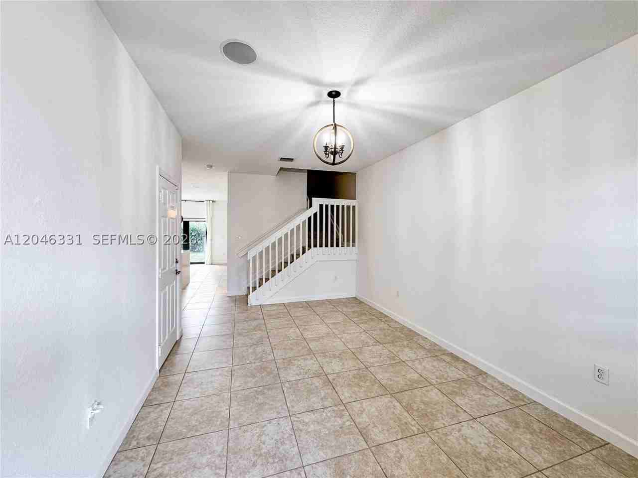 3740 Ne 3rd Ct - Photo 5 of 44
