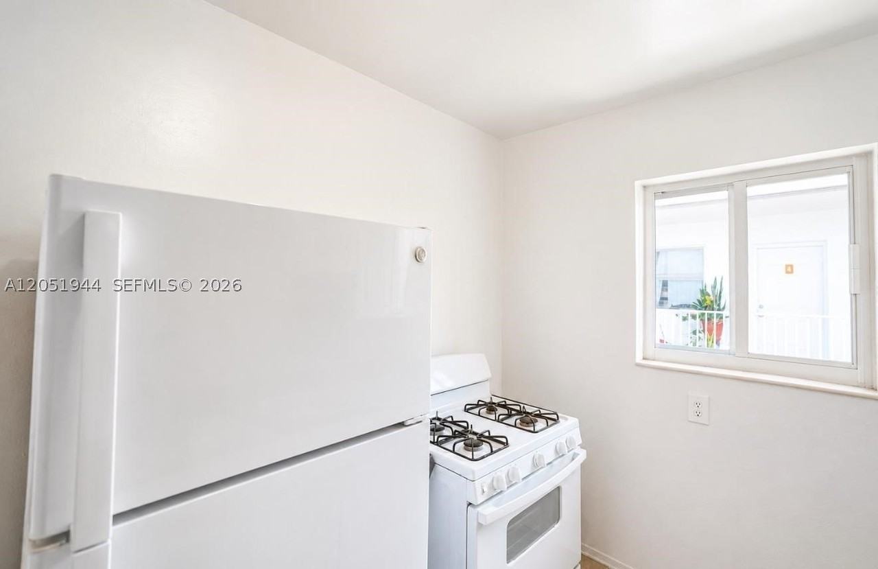 7721 Dickens Ave #7