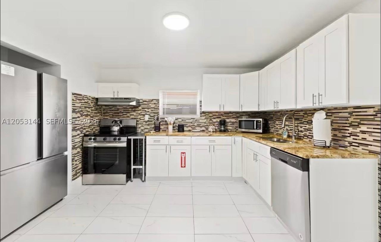 912 Nw 2nd St #912 - Photo 2 of 20