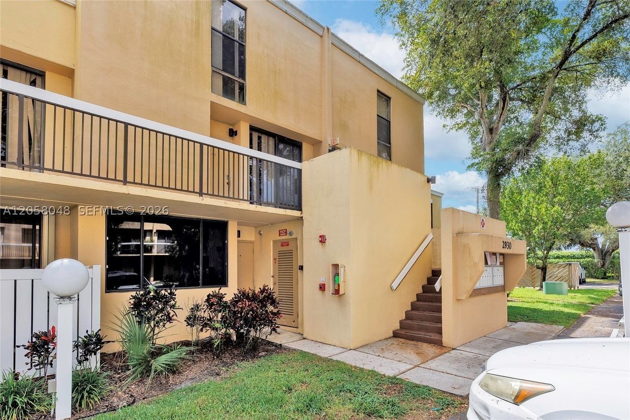 2930 Sw 87th Ter #1814 - Photo 3 of 39