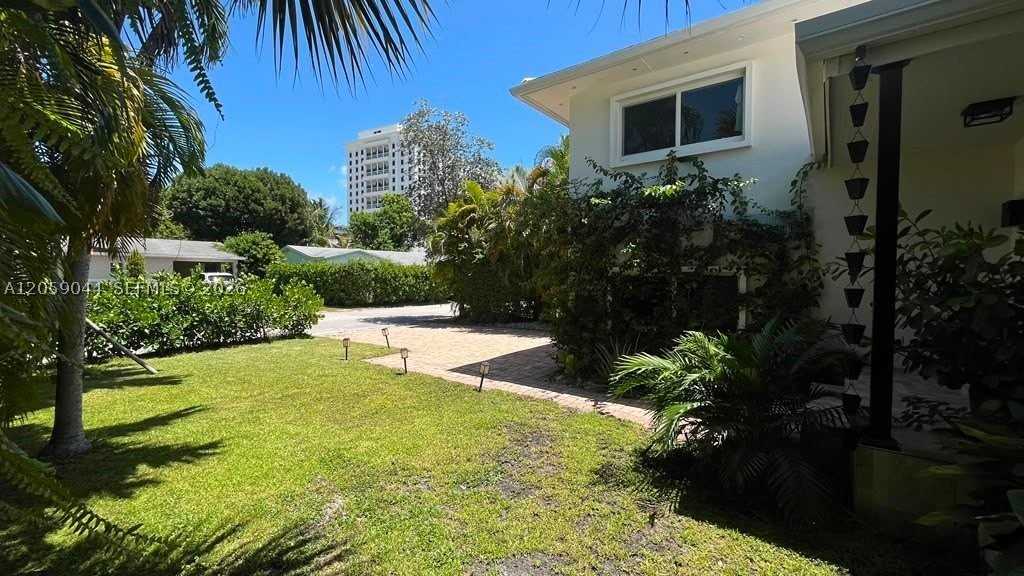 234 Washington Dr - Photo 2 of 15