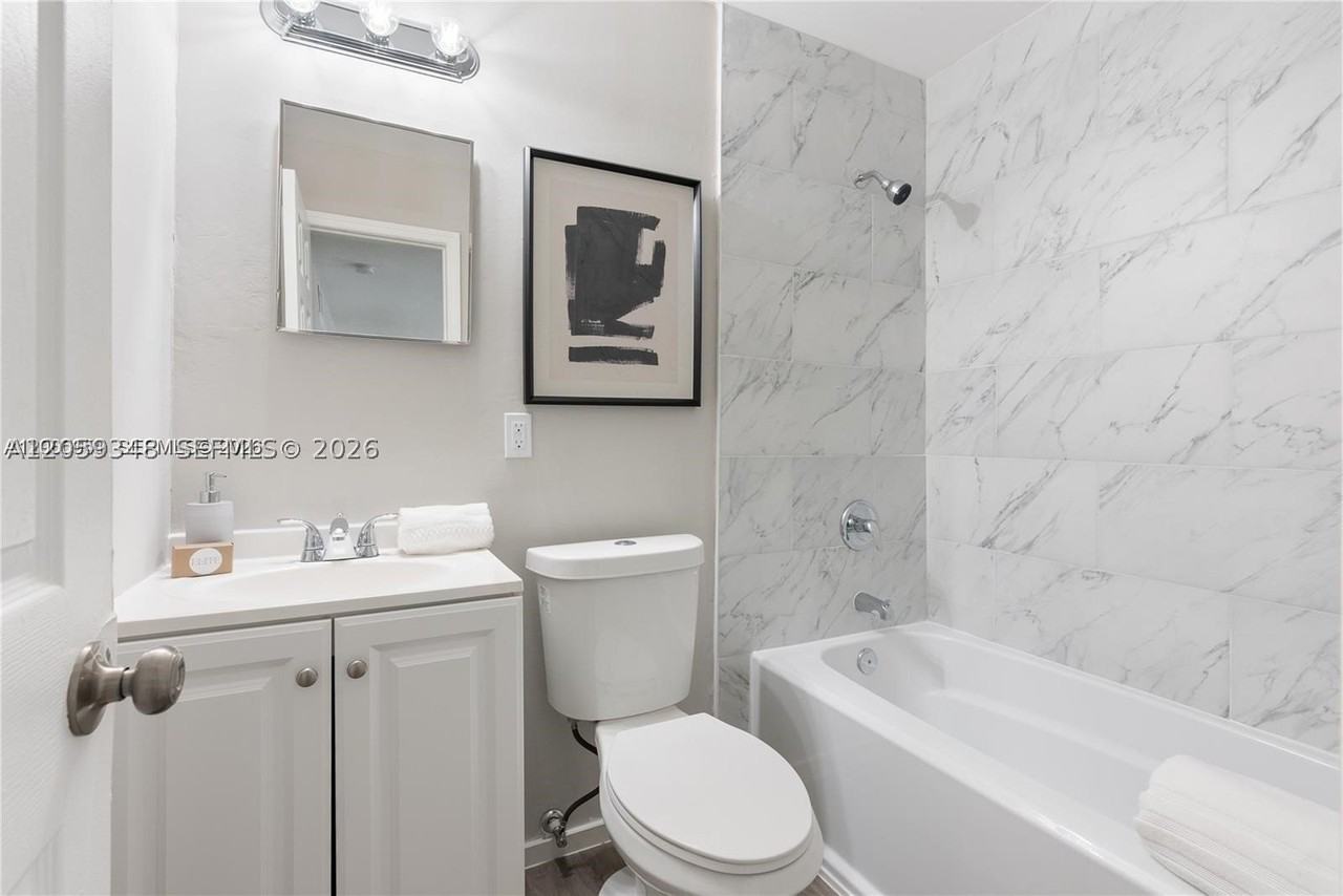 316 Sw 14th St #1 - Photo 4 of 4