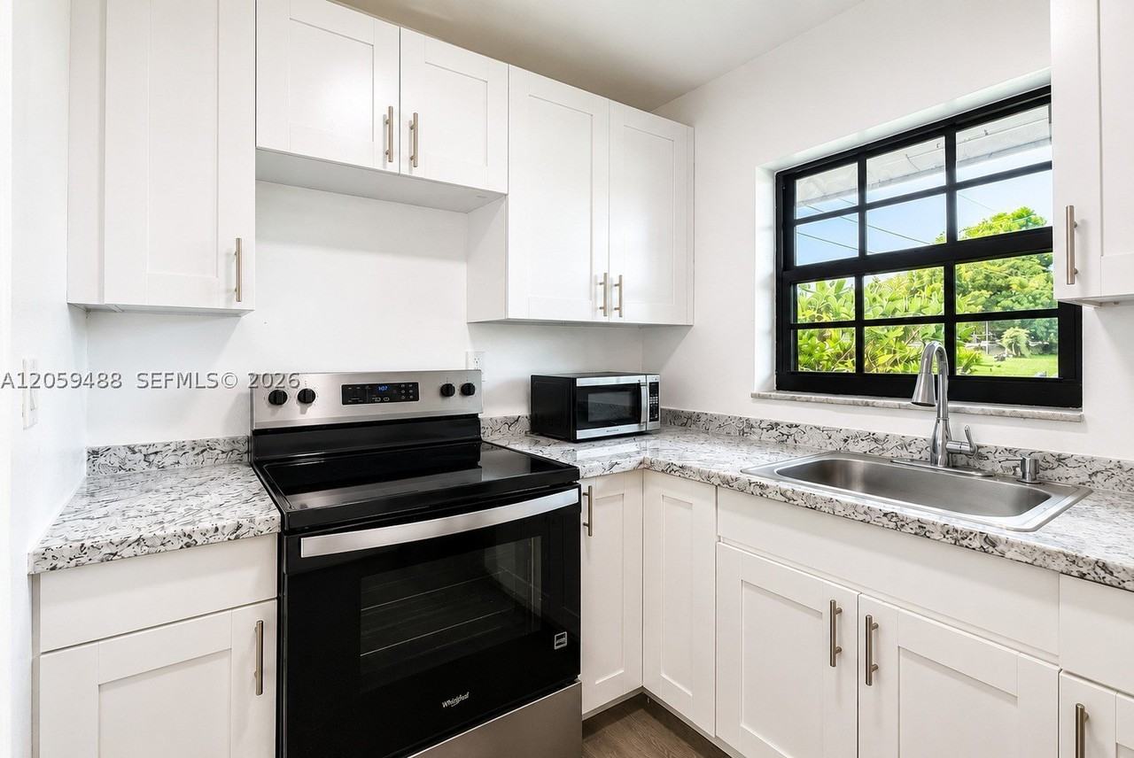 2401 Nw 52nd St - Photo 3 of 18