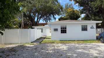 featured image of 800 Se 15th St #2
