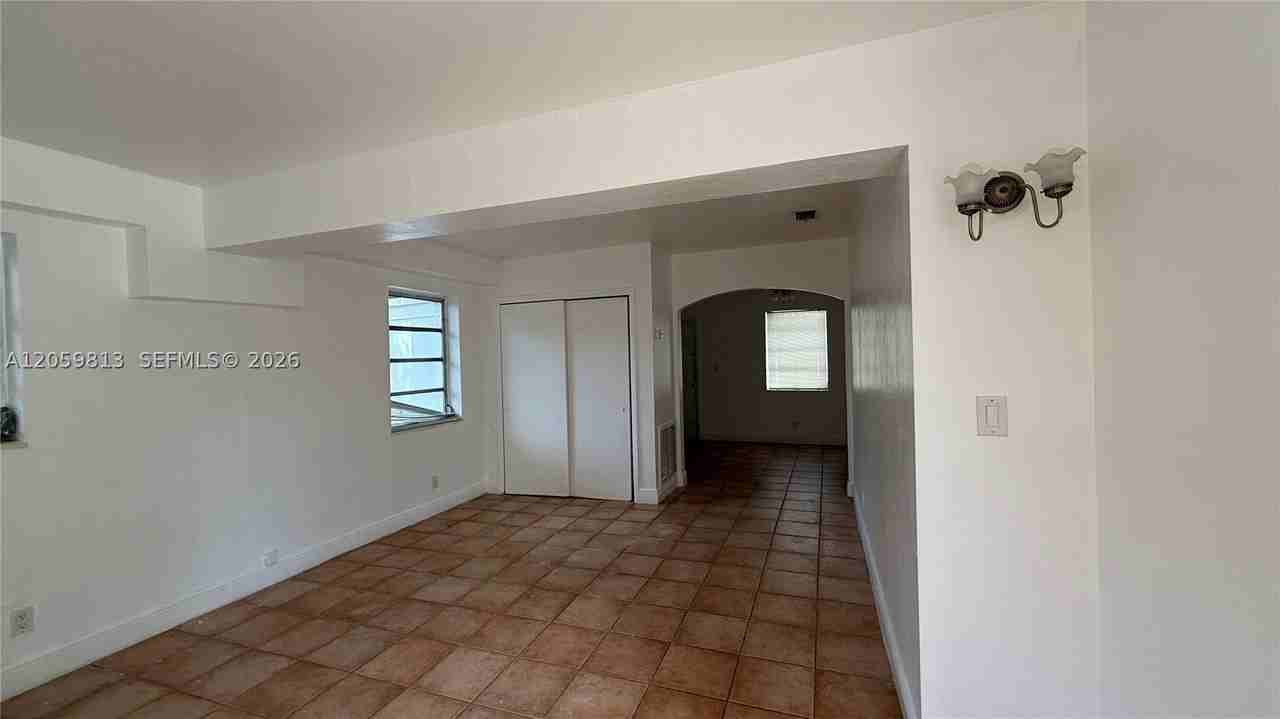 800 Se 15th St #2 - Photo 7 of 28