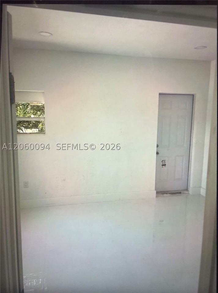 1870 Nw 5th St #1 - Photo 6 of 6
