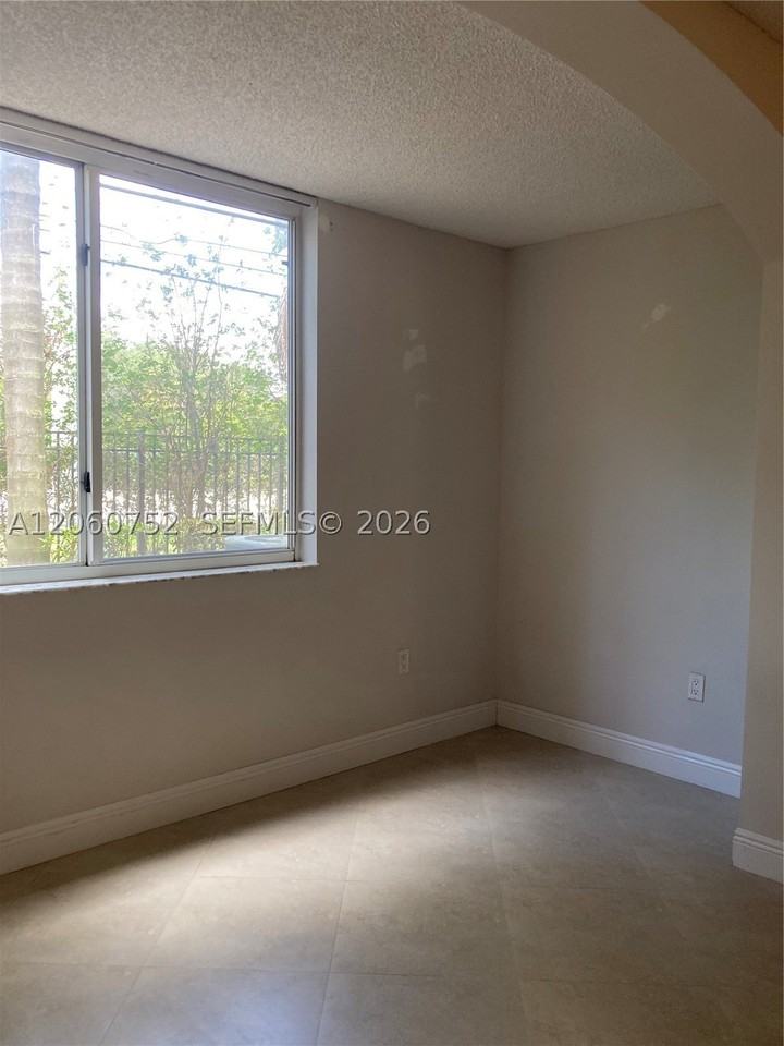 800 Scotia Dr #103 - Photo 3 of 6