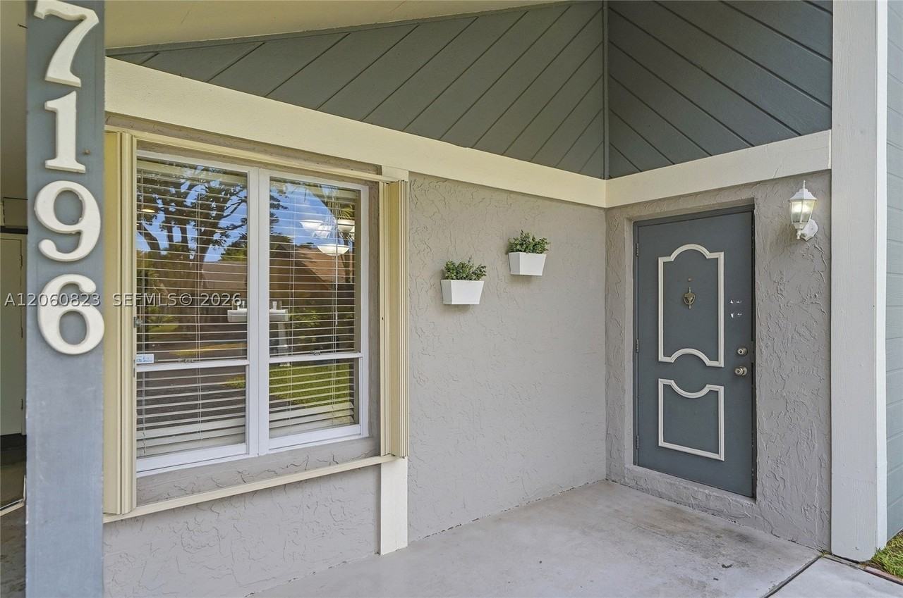 7196 Sw 22nd Pl #7196 - Photo 3 of 27