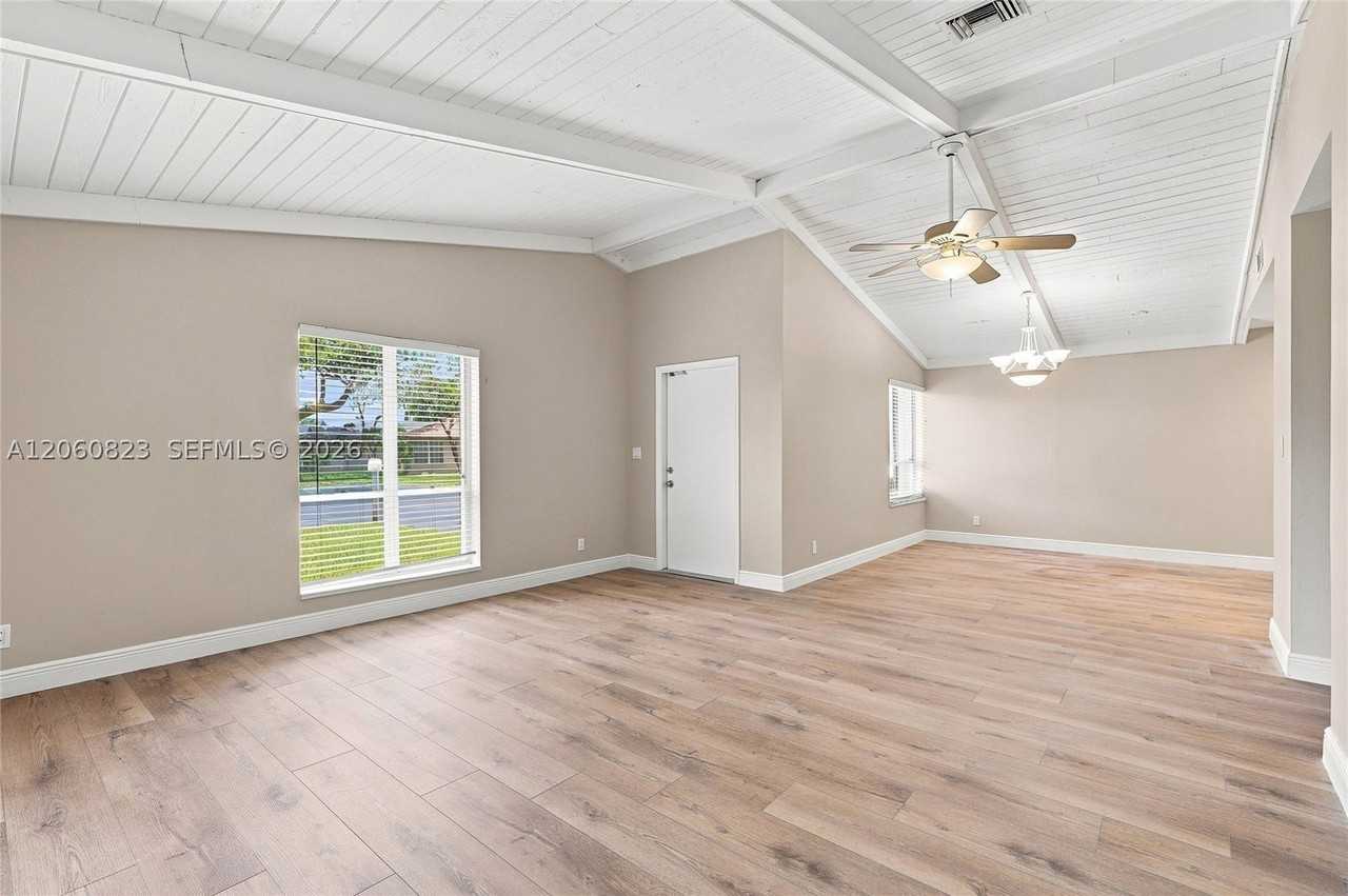 7196 Sw 22nd Pl #7196 - Photo 5 of 27