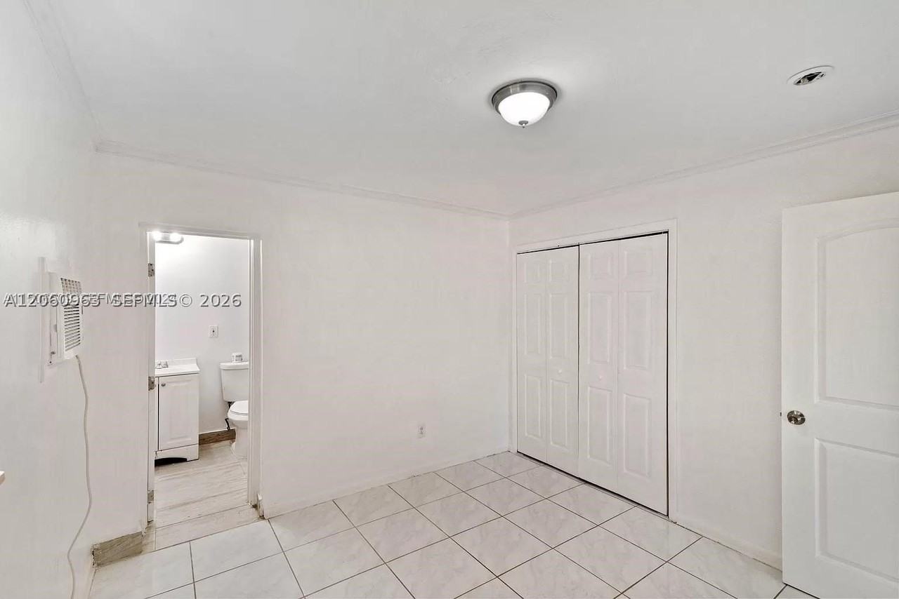 17200 Nw 51st Pl #B - Photo 4 of 9