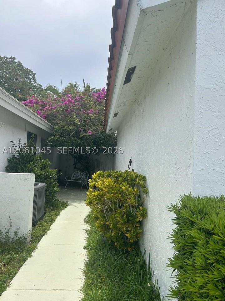 5901 Chester Ln - Photo 2 of 18