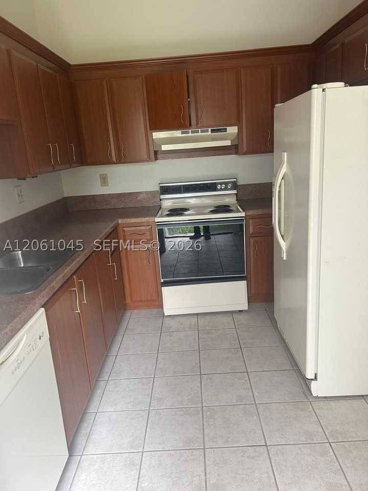 5901 Chester Ln - Photo 3 of 18