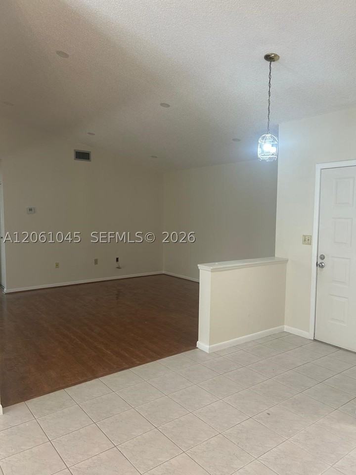 5901 Chester Ln - Photo 5 of 18