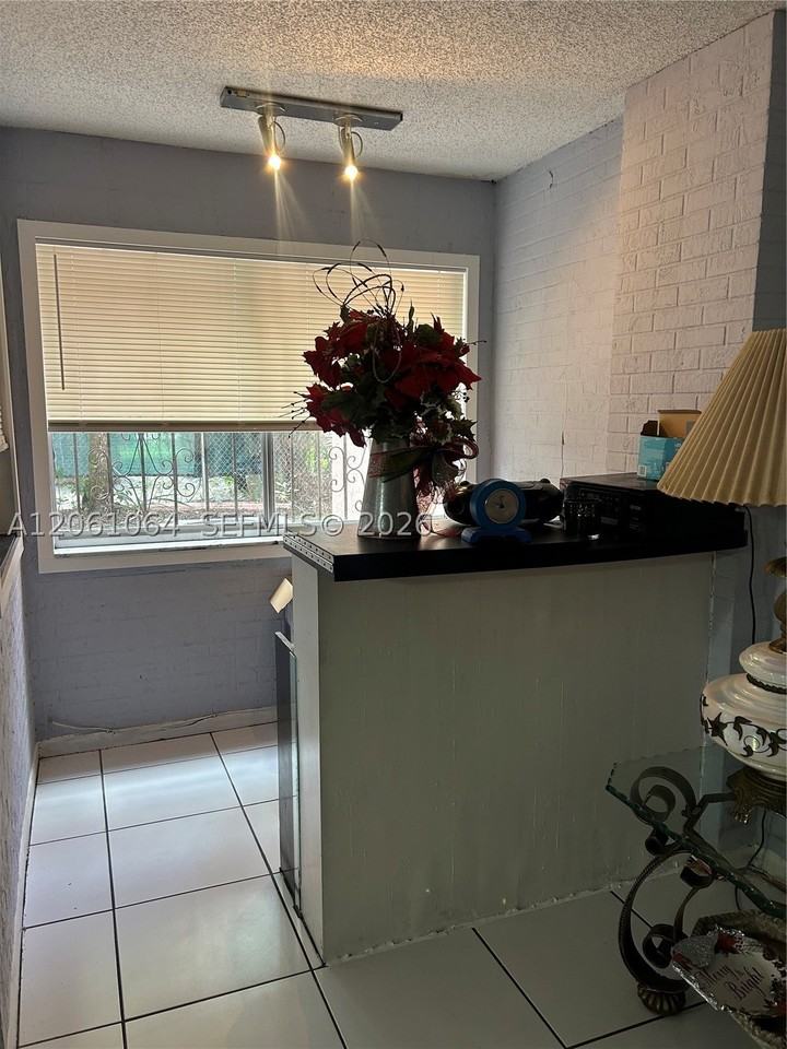1653 Nw 58th Ave #14 - Photo 6 of 27