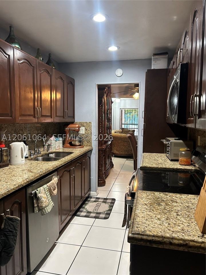 1653 Nw 58th Ave #14 - Photo 7 of 27
