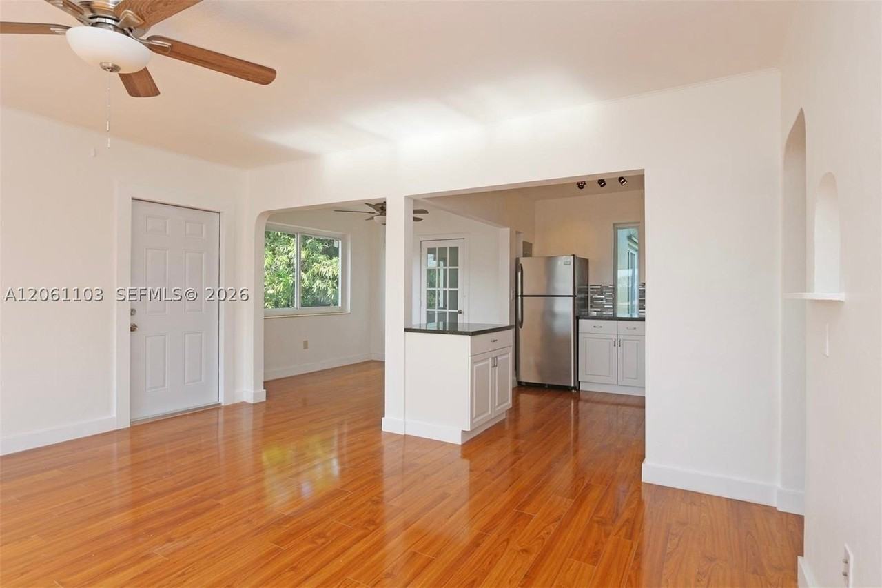 1971 Sw 17th Ct #B - Photo 3 of 28