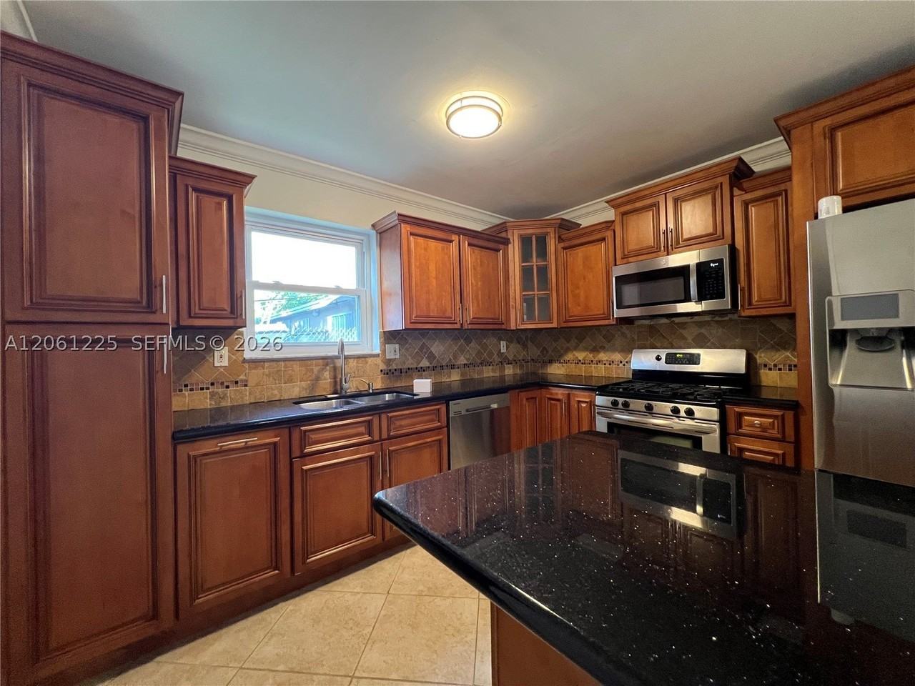 19010 Sw 96th Ave - Photo 3 of 16