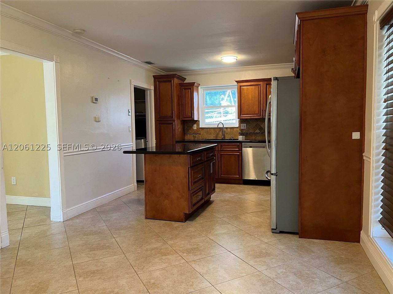19010 Sw 96th Ave - Photo 4 of 16