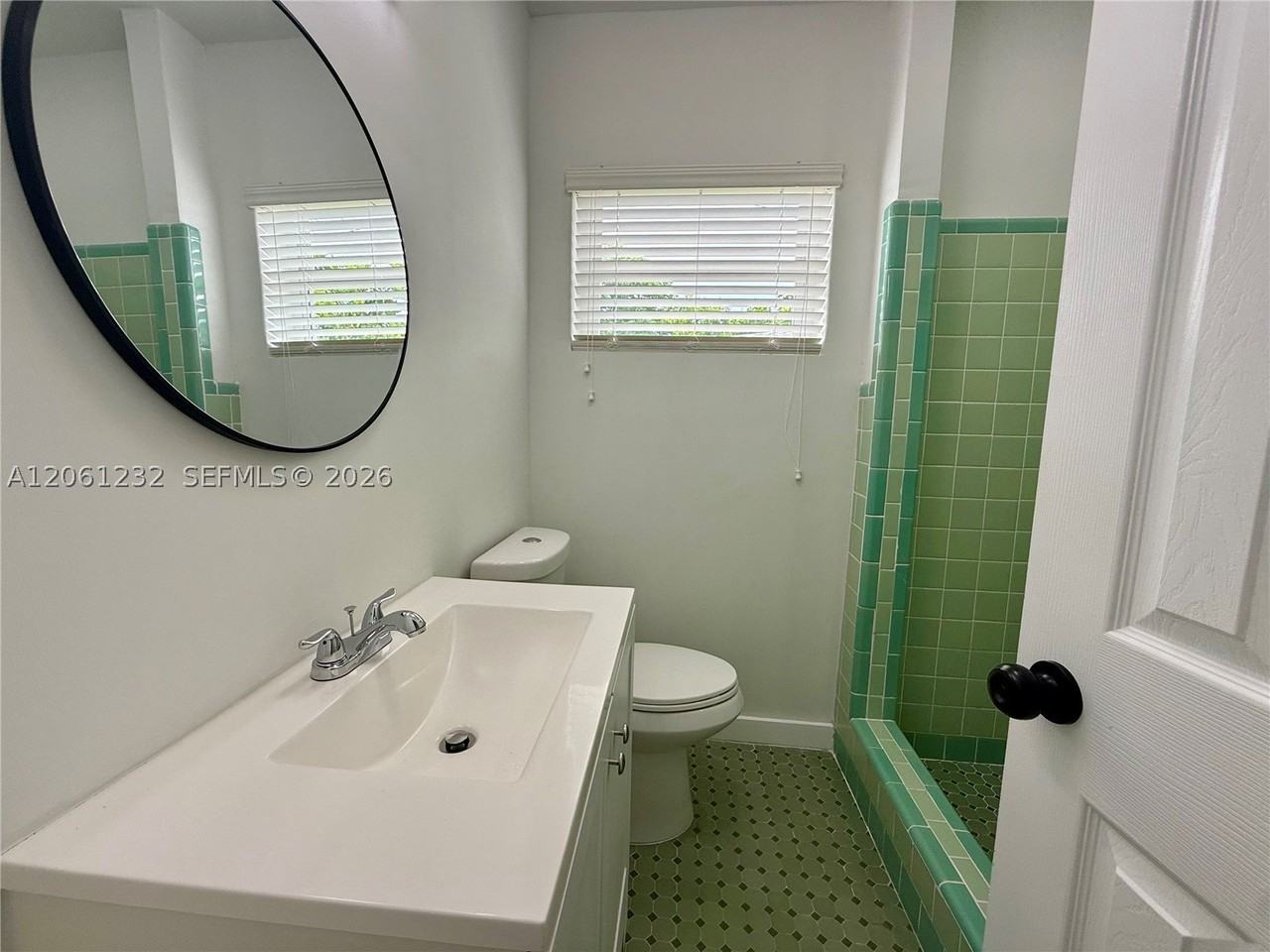 2215 Madison St #2 - Photo 5 of 9