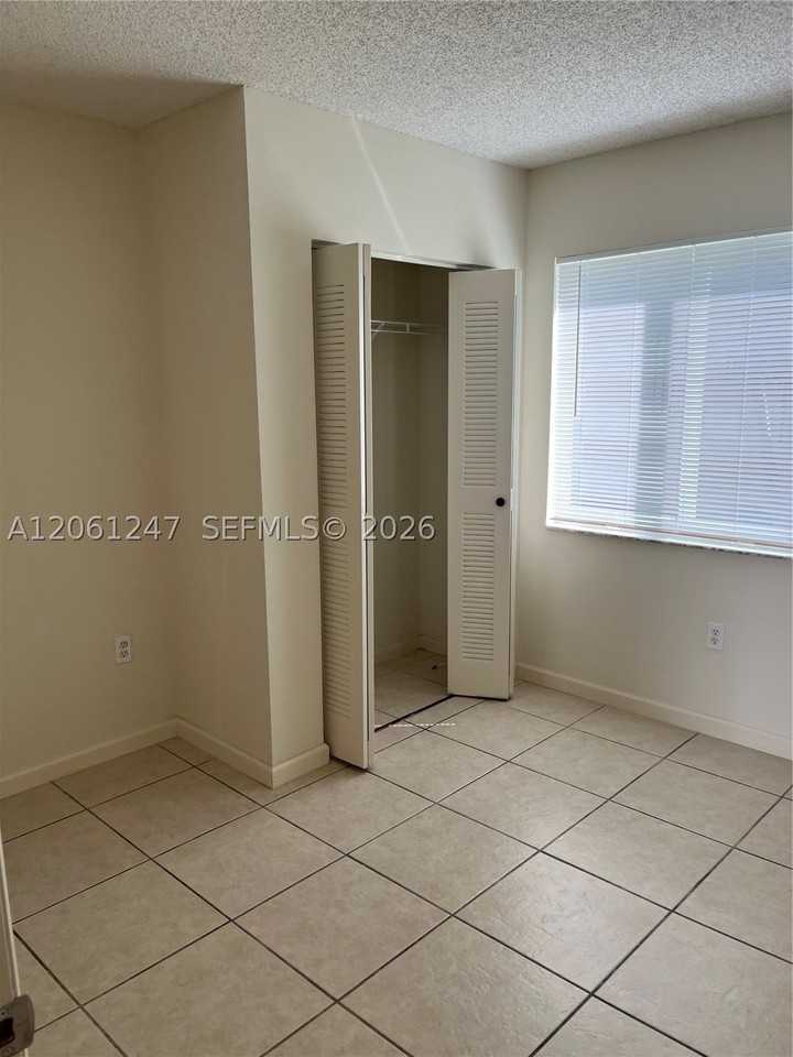 126 Sw 21st Ave #3 - Photo 5 of 8