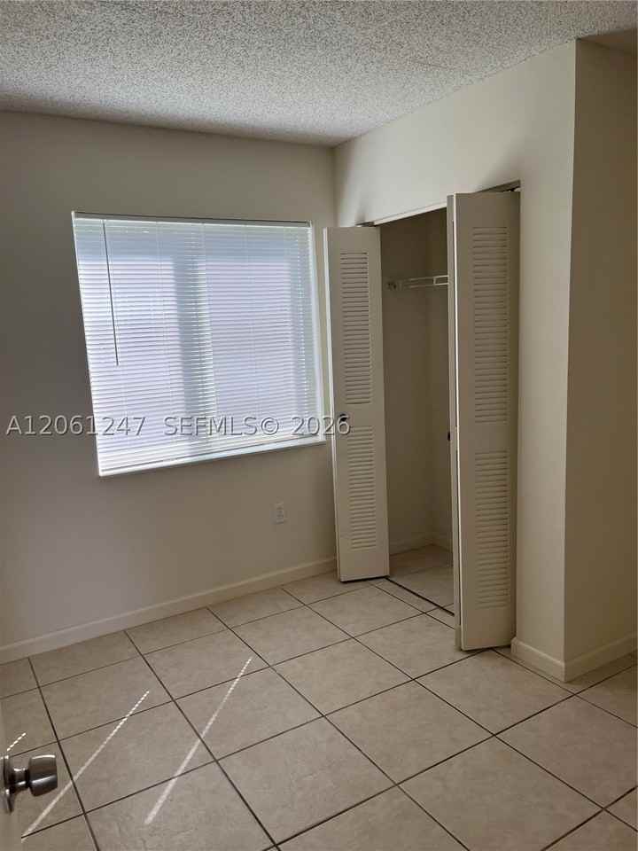 126 Sw 21st Ave #3 - Photo 6 of 8