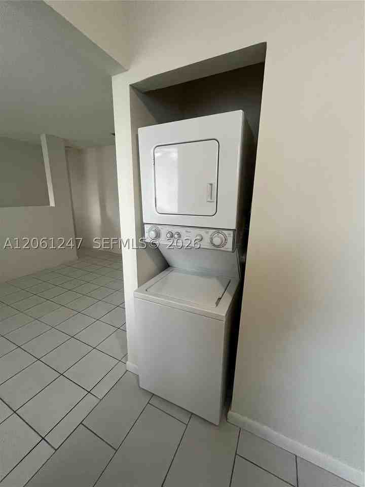 126 Sw 21st Ave #3 - Photo 7 of 8