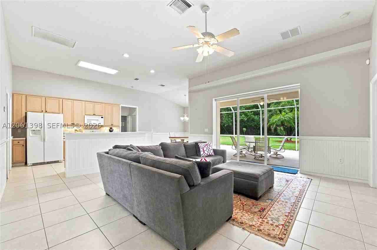 4025 Chablis St Sw - Photo 6 of 50