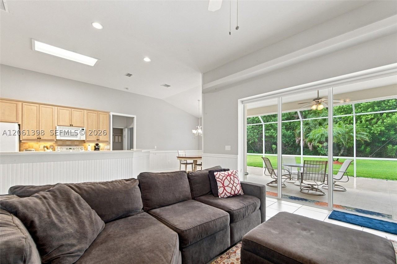 4025 Chablis St Sw - Photo 7 of 50