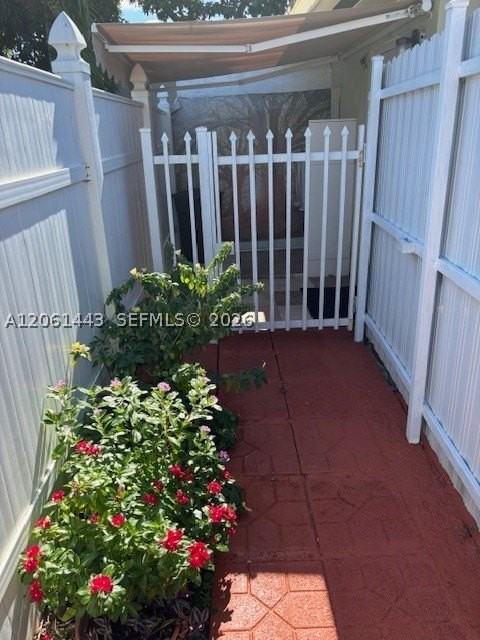 E 30th St #BACK - Photo 3 of 12