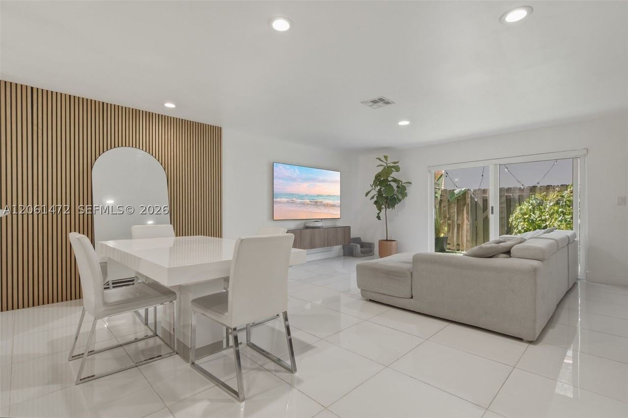 10805 Nw 3rd Ct - Photo 4 of 26