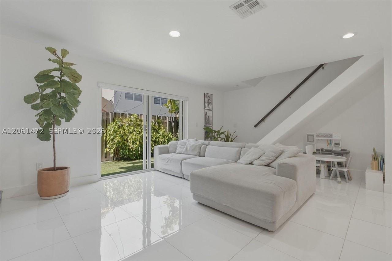 10805 Nw 3rd Ct - Photo 6 of 26