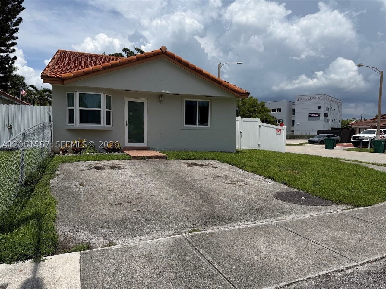 11686 Nw 91st Pl - Photo 2 of 4