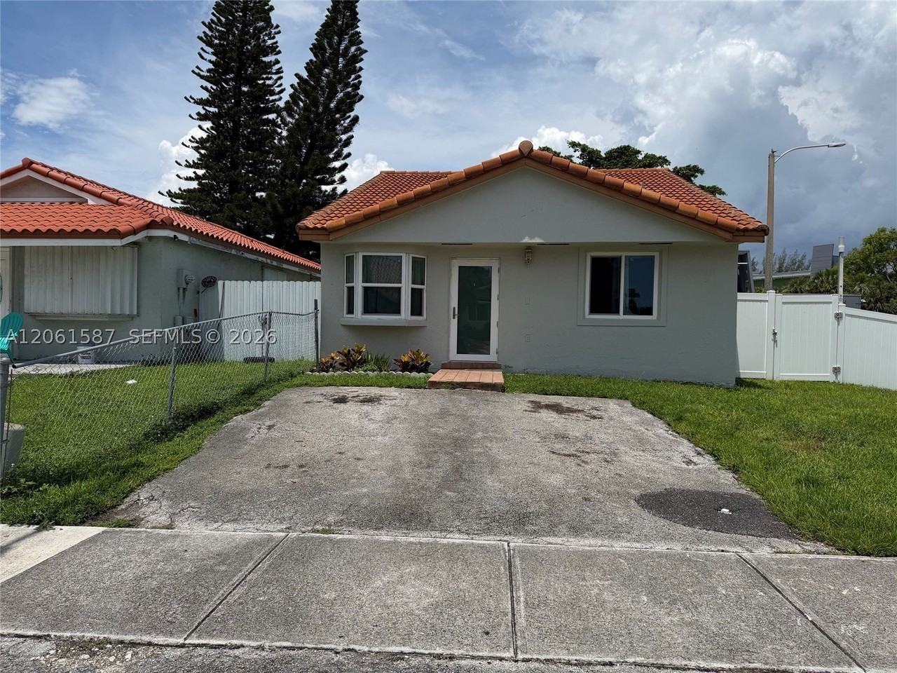 11686 Nw 91st Pl - Photo 3 of 4