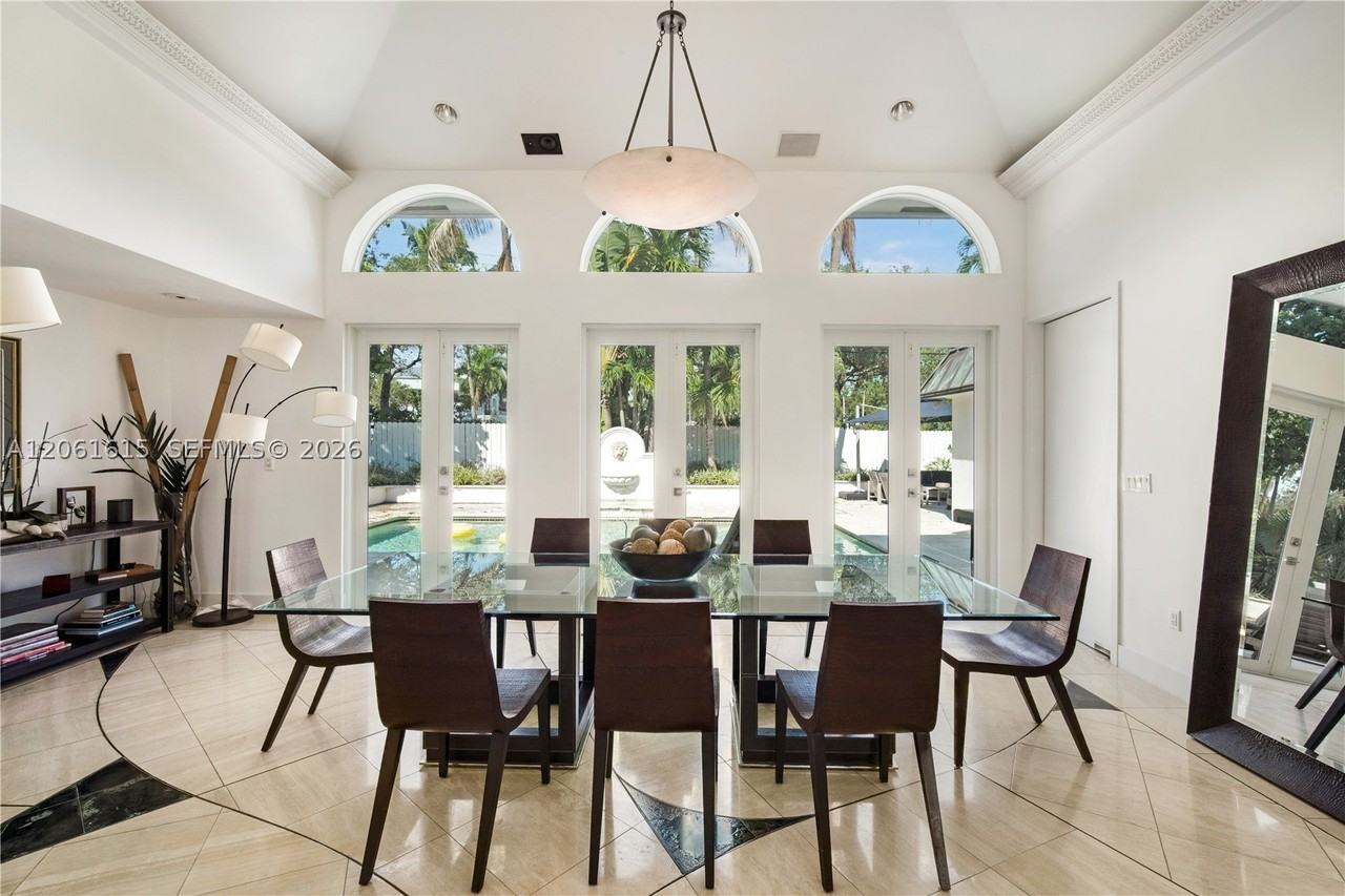 324 Caribbean Rd - Photo 2 of 22