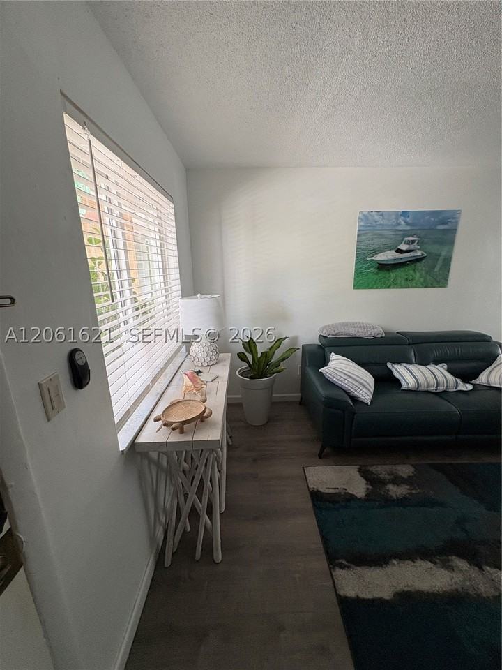 191 Nw 17th Ave #3 - Photo 2 of 42
