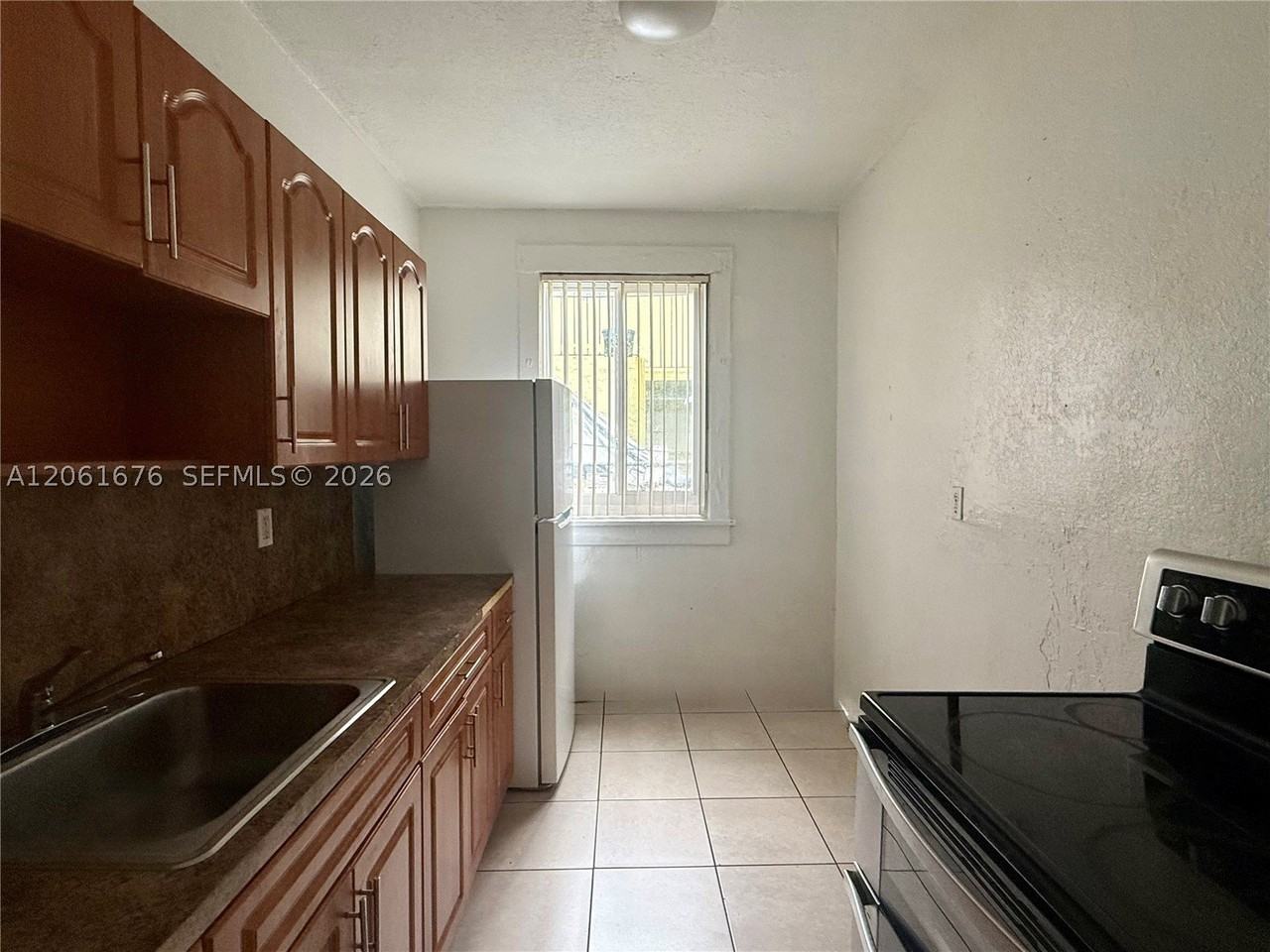 920 Sw 9th Ct #1 - Photo 3 of 4