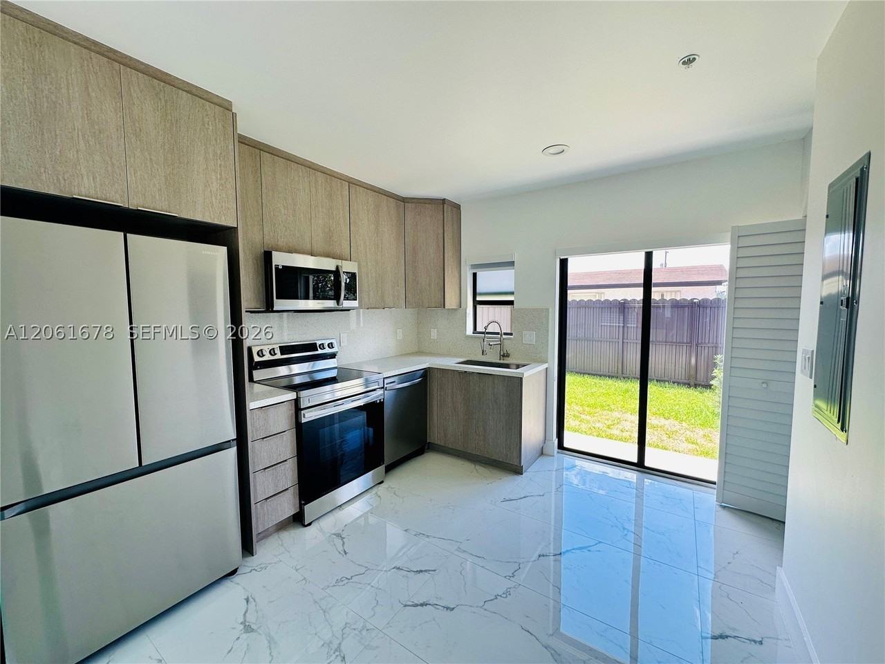 19249 Nw 37th Ave - Photo 5 of 14