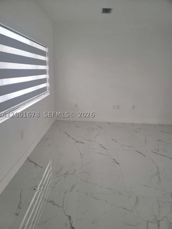 19249 Nw 37th Ave - Photo 7 of 14