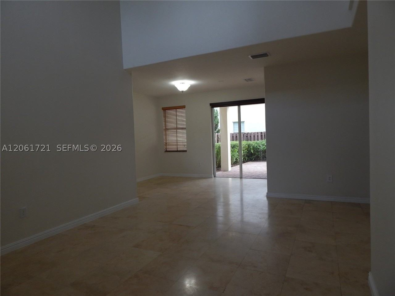320 Sw 87th Ct - Photo 7 of 34