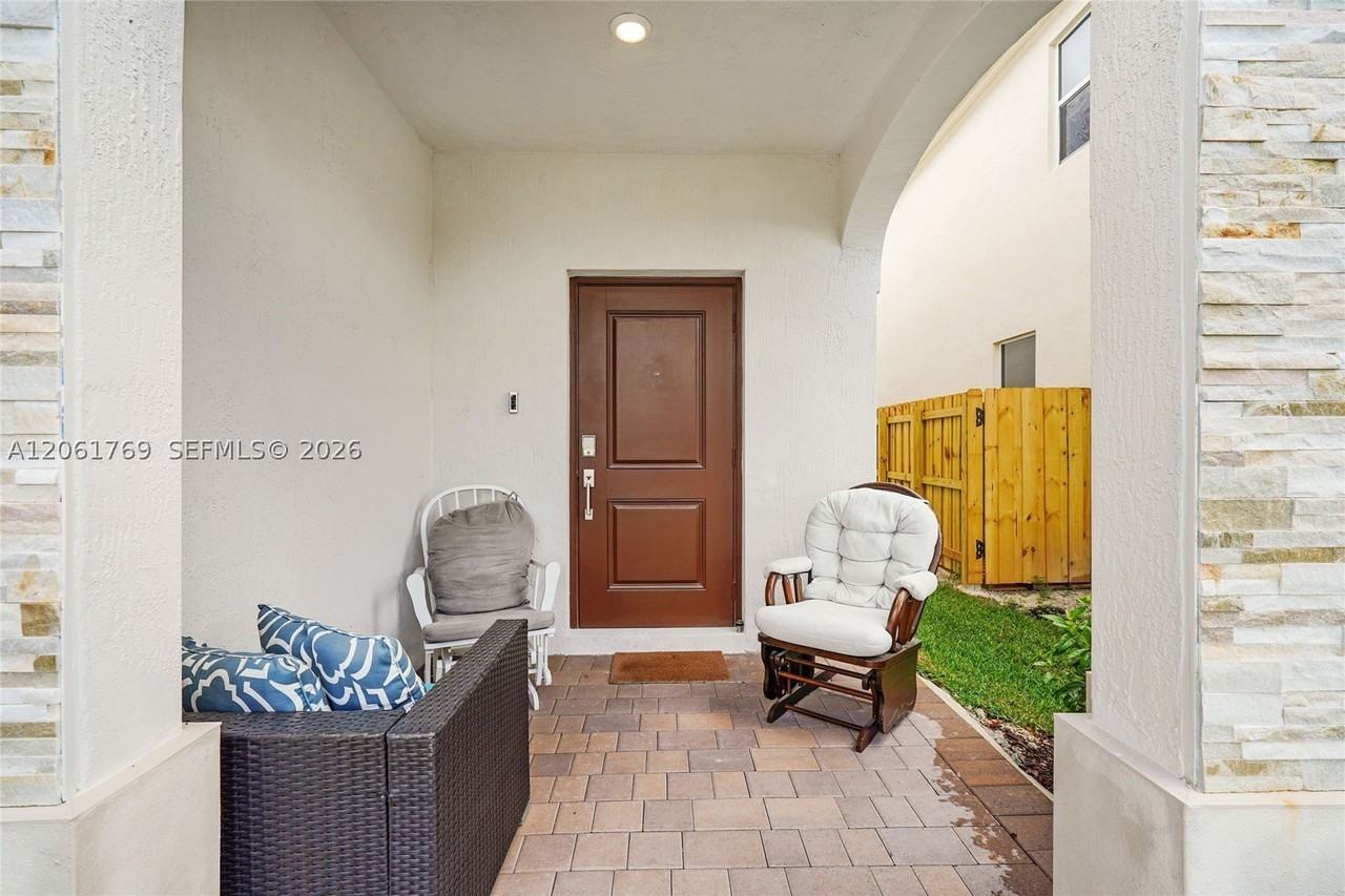2629 Se 24th Ct - Photo 2 of 28