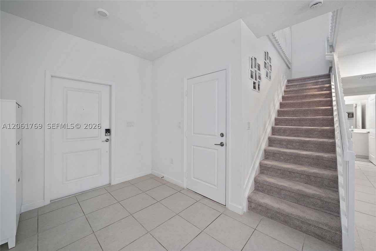 2629 Se 24th Ct - Photo 3 of 28