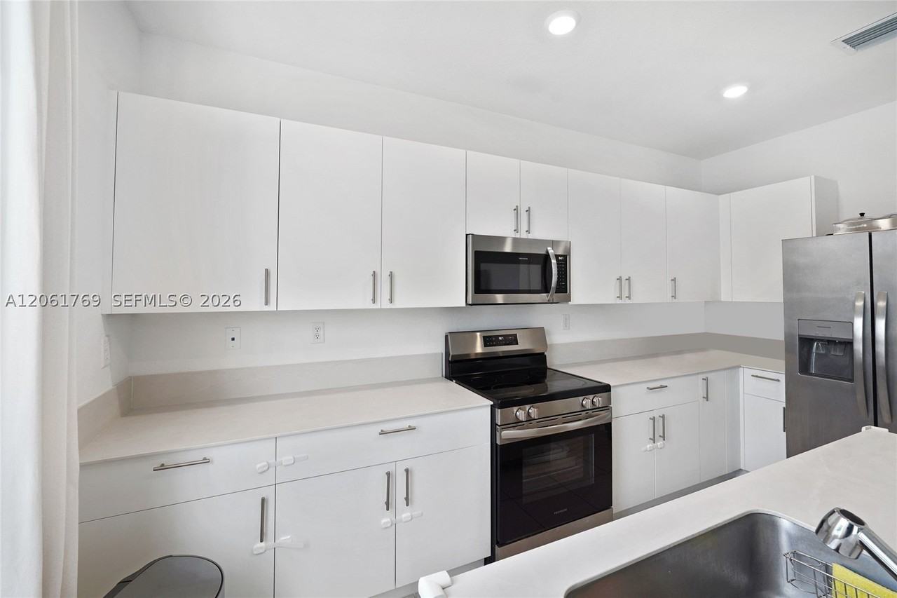 2629 Se 24th Ct - Photo 6 of 28