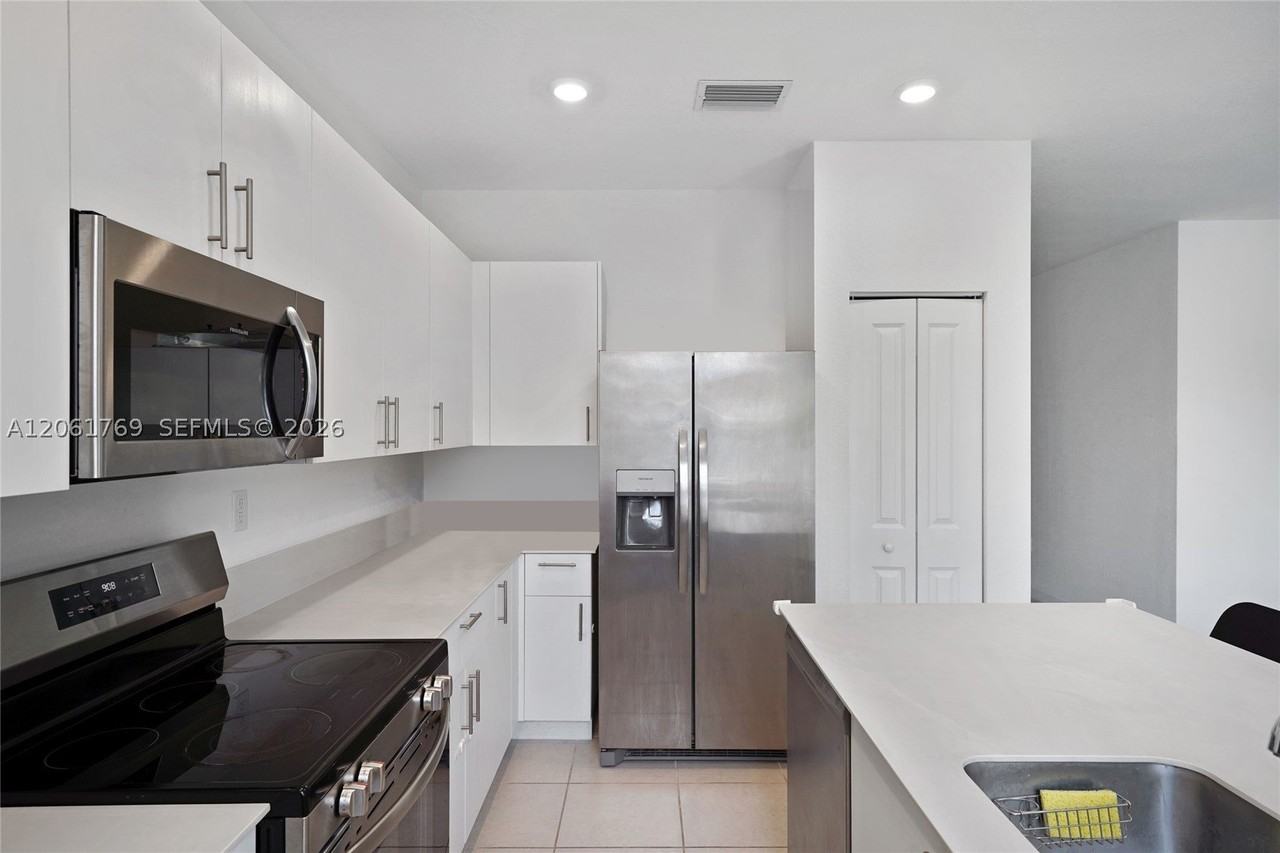 2629 Se 24th Ct - Photo 7 of 28