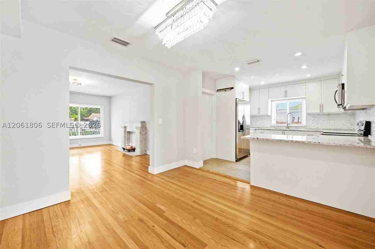 4355 Sw 2nd St - Photo 6 of 27