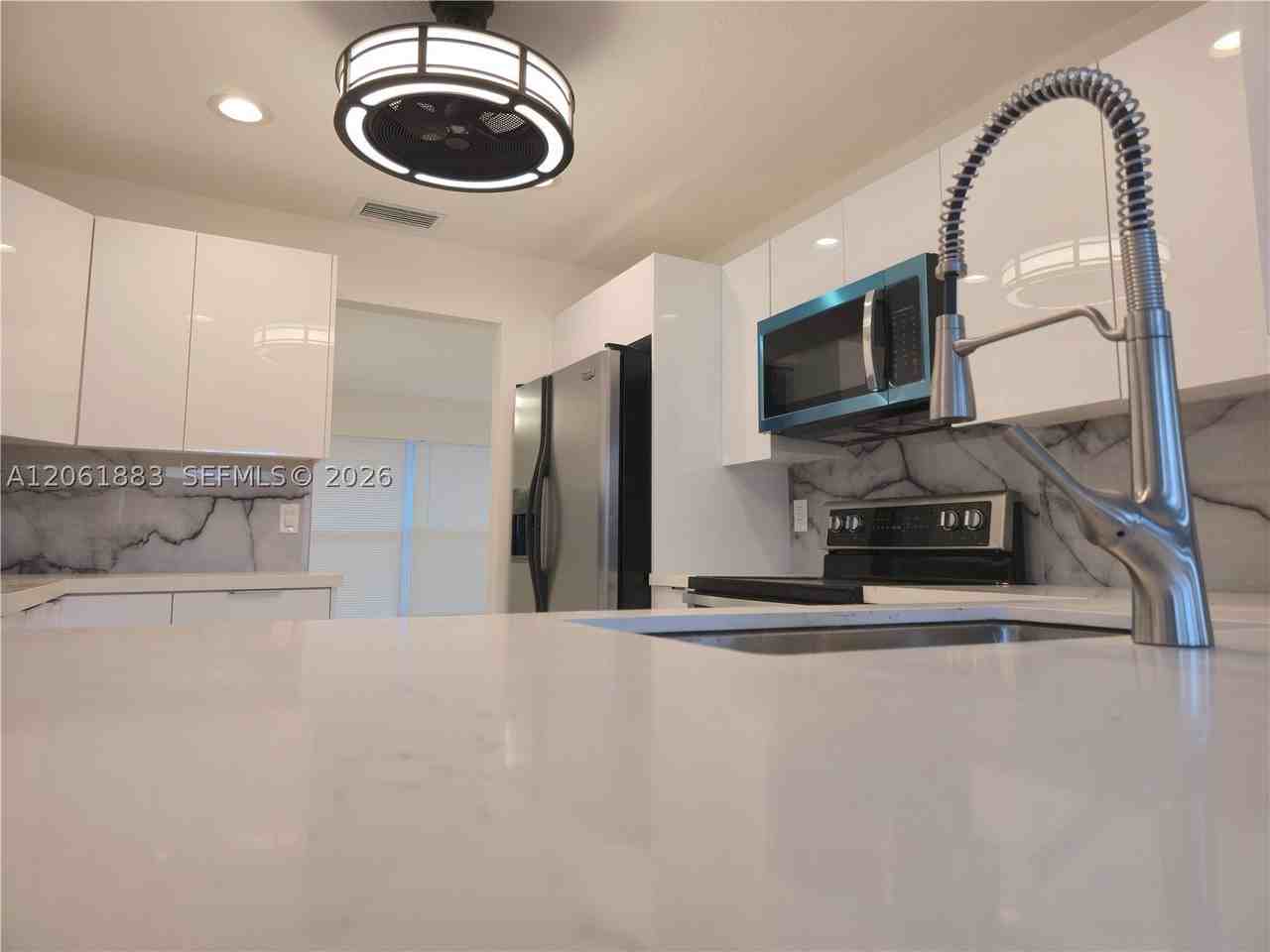 1141 Sw 8th Ter - Photo 5 of 18