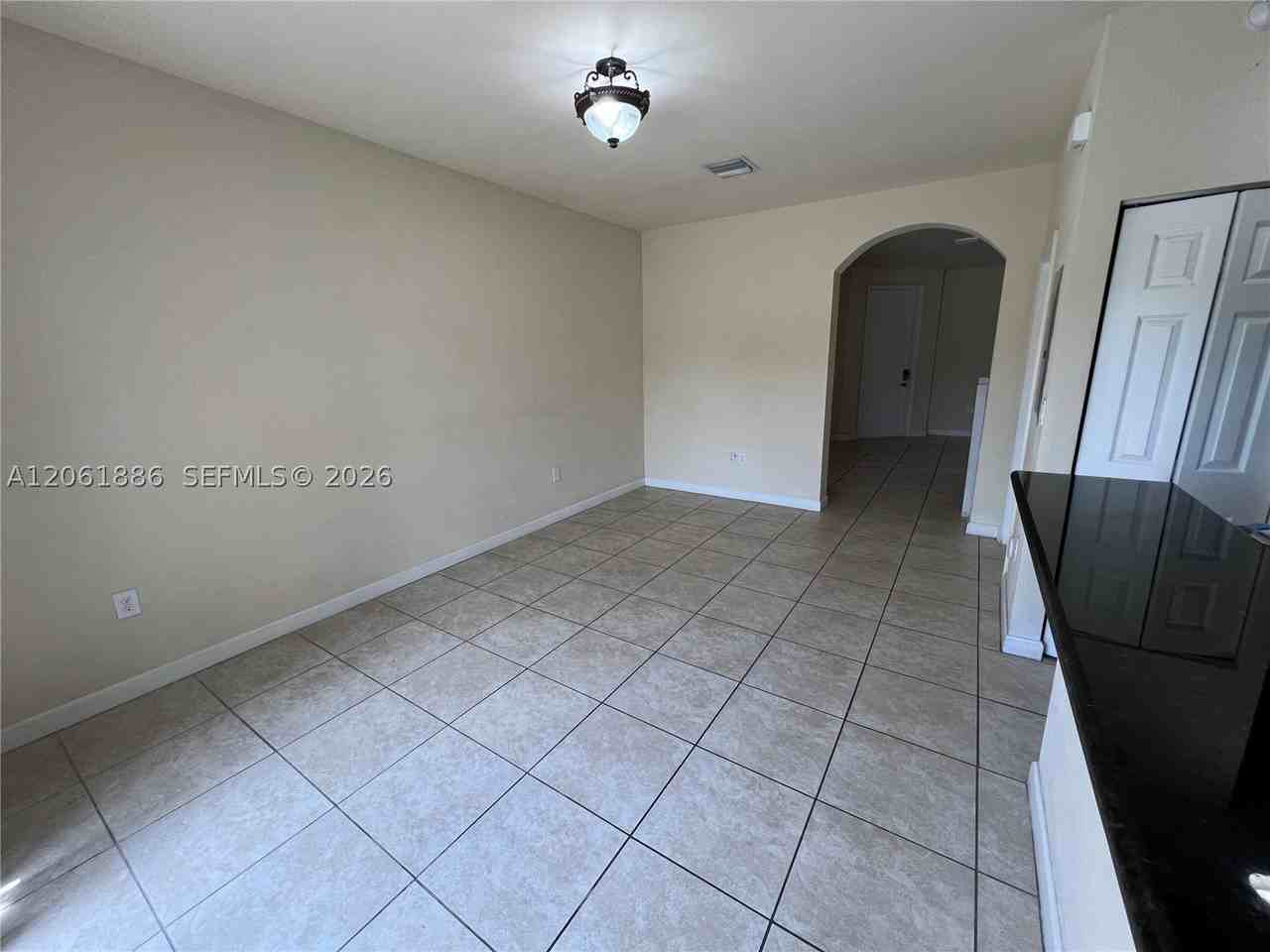 748 Se 32nd Ave #748 - Photo 7 of 40